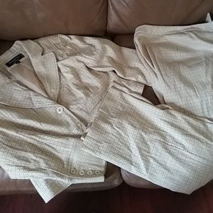 Signature pants suit